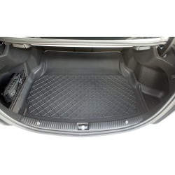 Mercedes C W205 2014 → 2021 Sedanas (nulenkiamos į priekį gal. sėdynės, nukerpama dešinė niša) Bagažinės kilimėlis Aristar