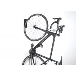 Dviračio laikiklis tvirtinamas prie sienos